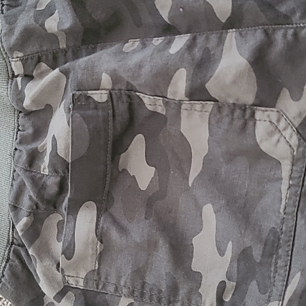 EUC Gap women's Army print Activewear pants, S - Picture 9 of 11